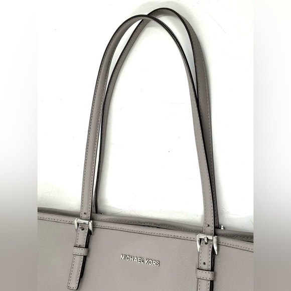 Michael Kors Jet Set Medium Lt Grey Carryall Tote Saffiano Leather EUC - Picture 15 of 17